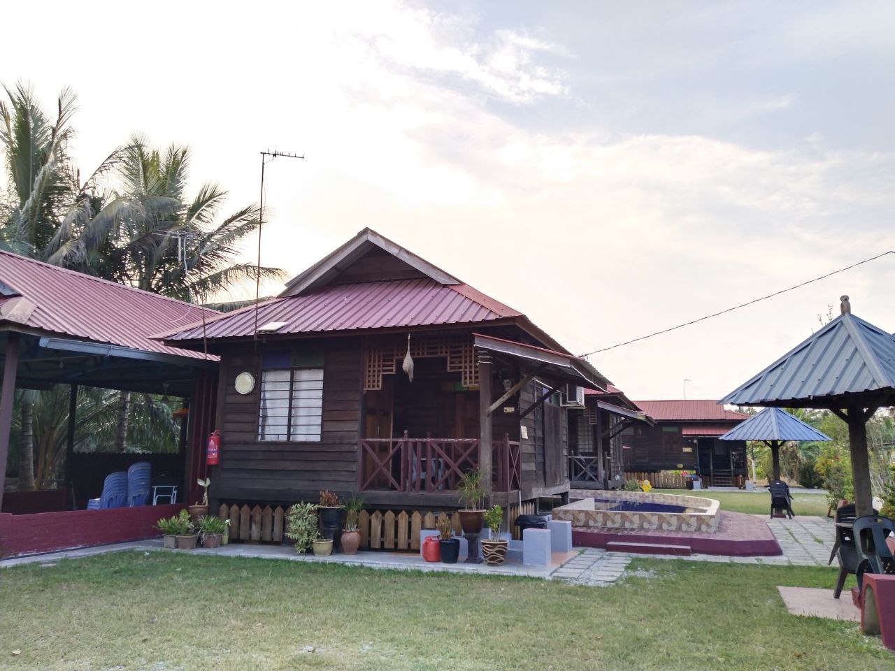 Homestay Nur Kasih Inap desa sabak bernam selangor kolam mandi